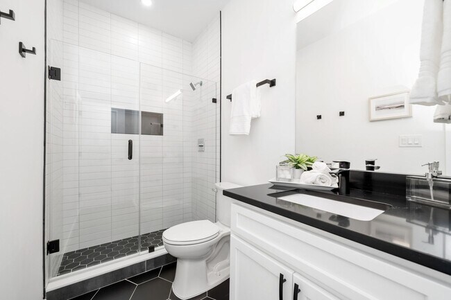 Building Photo - Two-Level Kingman Park Penthouse w/ Private Rooftop Terrace!