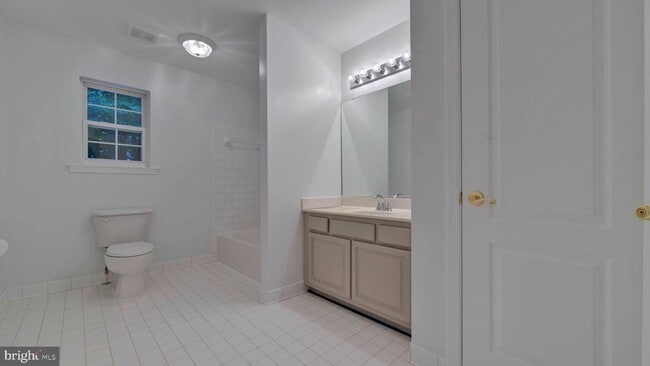 Building Photo - 12308 Putters Ct