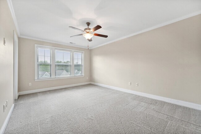 Building Photo - 1359 Town Home Dr