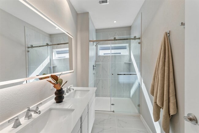 Building Photo - 923 Beebrush Ln