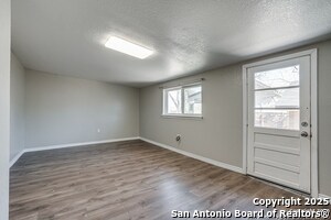Building Photo - 479 S Sycamore Ave