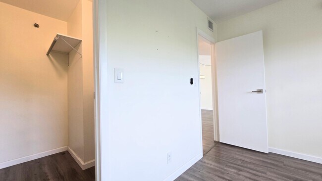 Building Photo - 3100 W Rolling Hills Cir