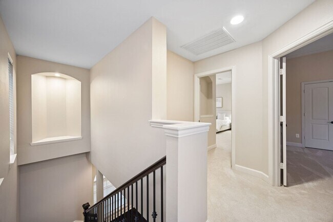 Building Photo - 5407 Lillian St