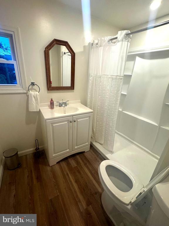 Building Photo - 119 Clamshell Rd