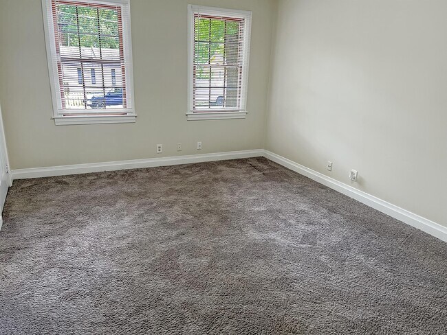 Building Photo - 195 Hedges St SE