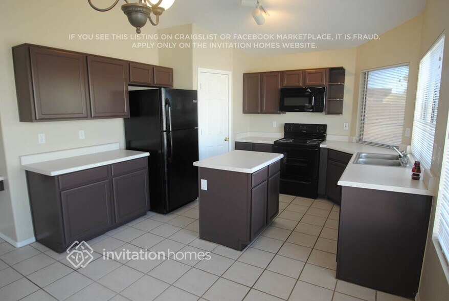 Building Photo - 2012 E Saratoga St