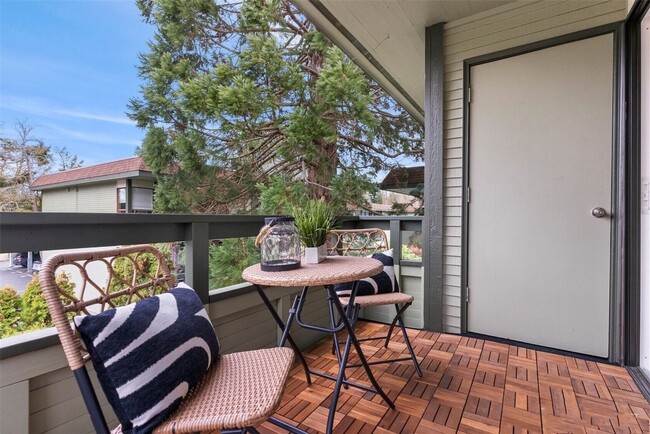 Building Photo - Modern 2BD/2BTH Condo for Lease Richmond V...