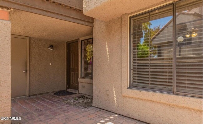 Building Photo - 700 E Mesquite Cir
