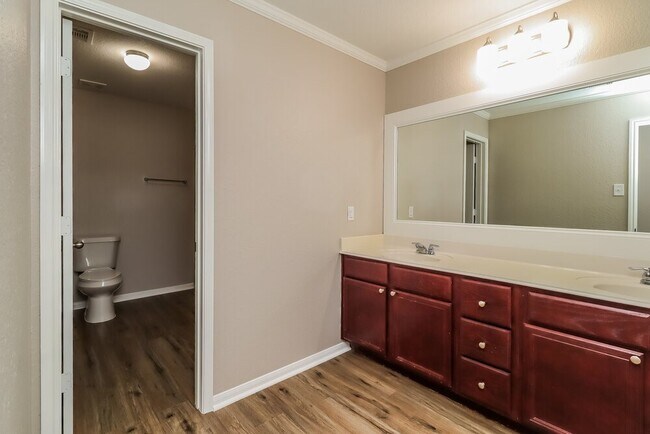 Building Photo - 9952 Swallow Dr