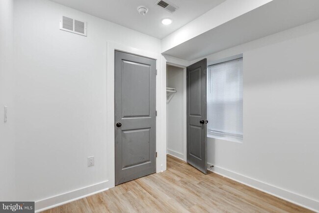 Building Photo - 2348 N Park Ave