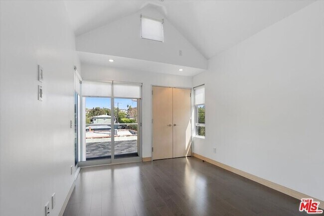 Building Photo - 2301 10th St