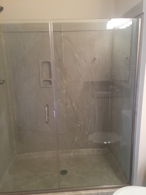 Shower - 2500 Muscatine Ave