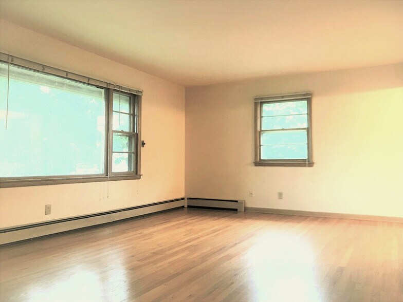Building Photo - 413 Pawling St