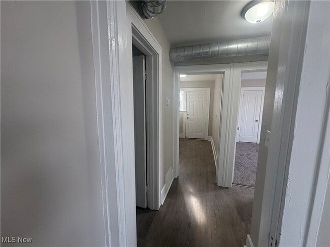 Building Photo - 14236 Lakeshore Blvd