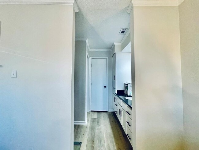 Building Photo - 8888 Tallwood Dr