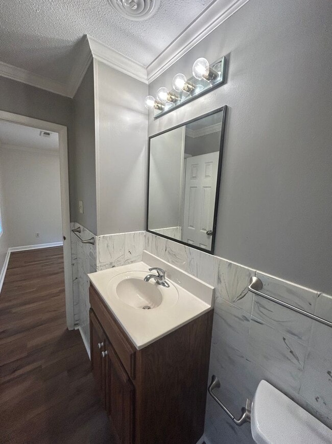 Building Photo - 4-Bedroom Gem Near Downtown Huntsville – N...