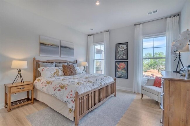 Building Photo - 670 Brookwood Glen Terrace