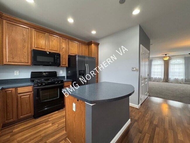 Building Photo - 10673 General Kirkland Dr