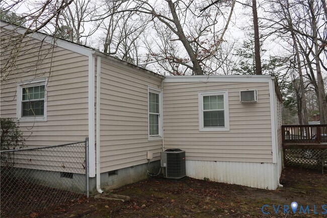 Building Photo - 9906 Family Ln