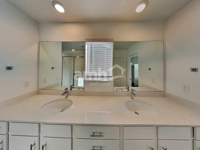 Building Photo - 26148 E Calhoun Pl