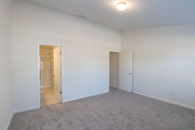 Building Photo - BEAUTIFUL 2 Bedroom Townhome in Cox Mill District AVAILABLE JUNE 2026