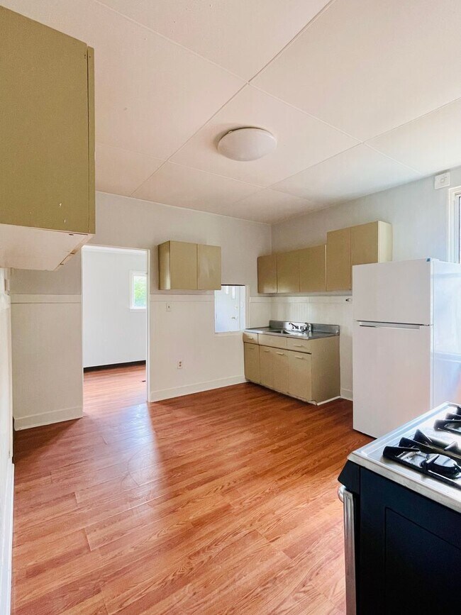 Building Photo - Charming 2 Bed / 1 Bath Single-Family Home...