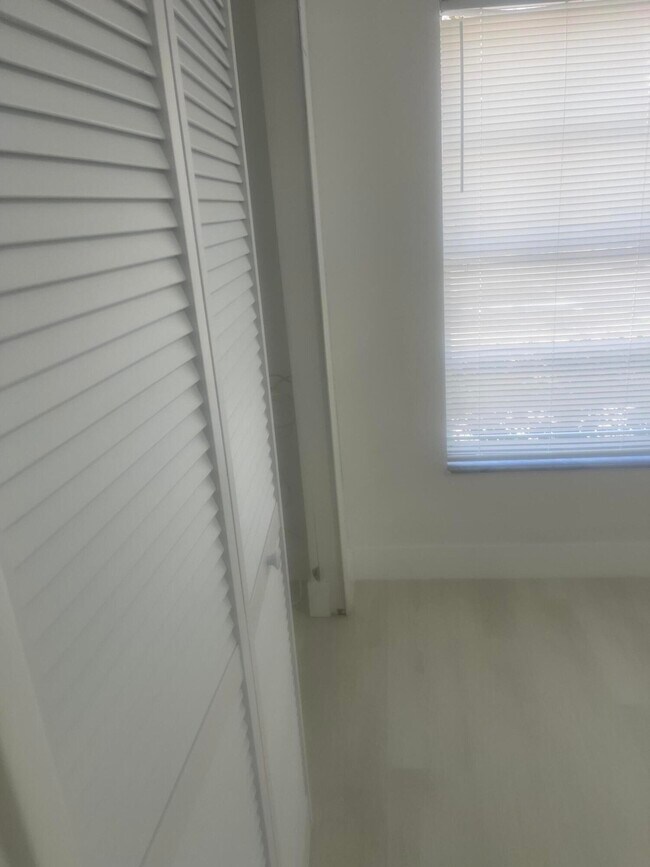 Building Photo - 202 Sparrow Dr