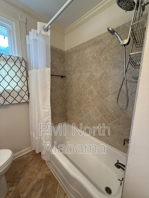 Building Photo - 413 Harolds Dr NW