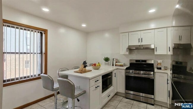 Building Photo - 700 Schuyler Ave