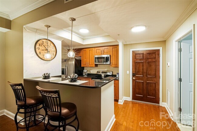 Building Photo - 300 W 5th St