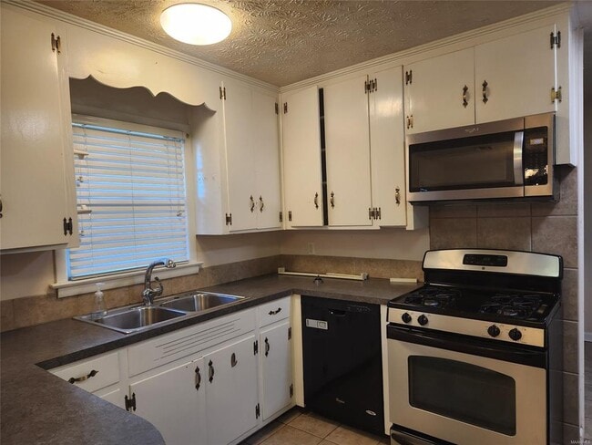 Building Photo - 606 Fairview Ave