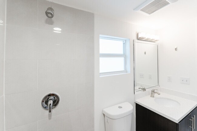 Building Photo - 364 E Palmetto Park Rd