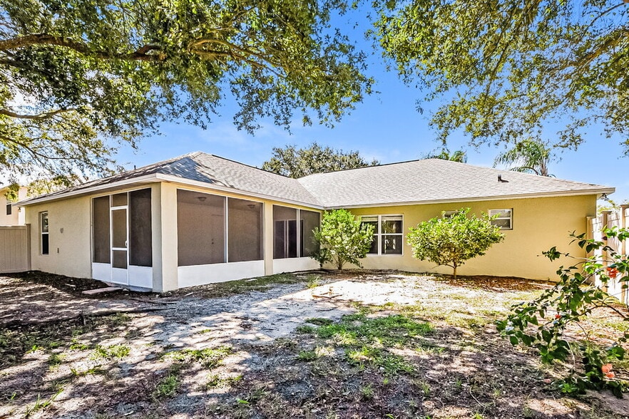 Building Photo - 801 Clear Brook Ct