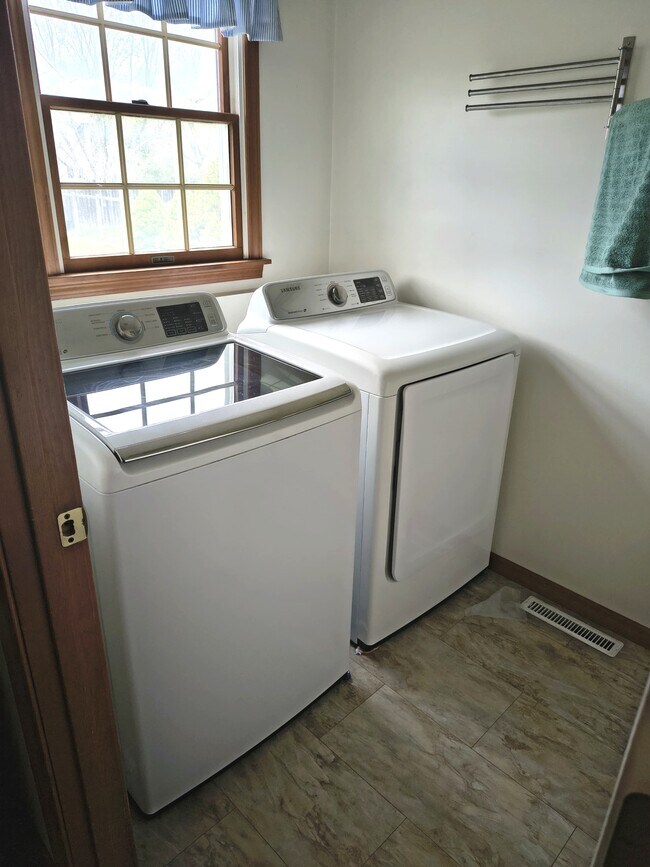 Building Photo - 52212 Evard Dr