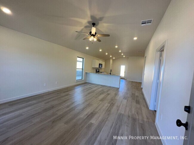 Building Photo - 2010 Cottonwood Ave