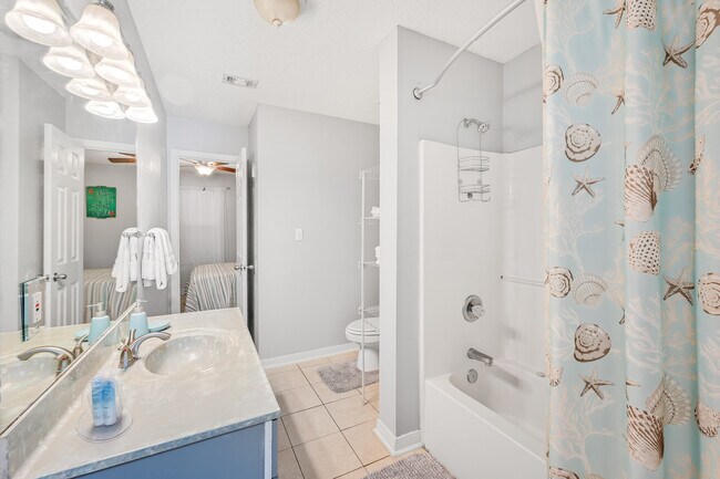 Building Photo - 2830 Scenic Gulf Dr