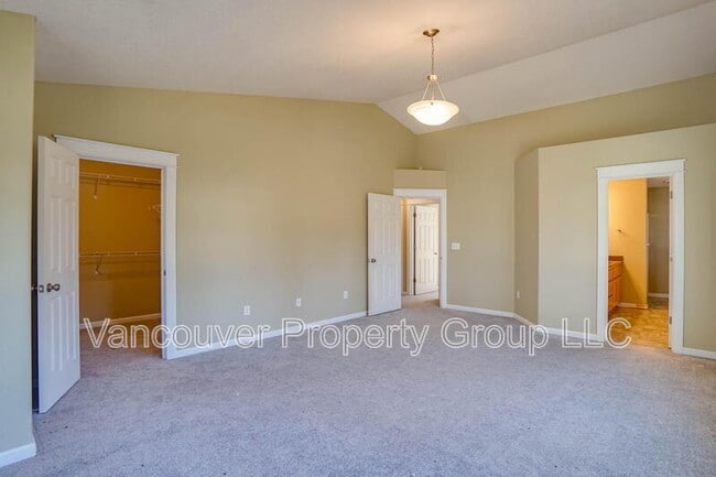 Building Photo - 2217 NE 94th Ct