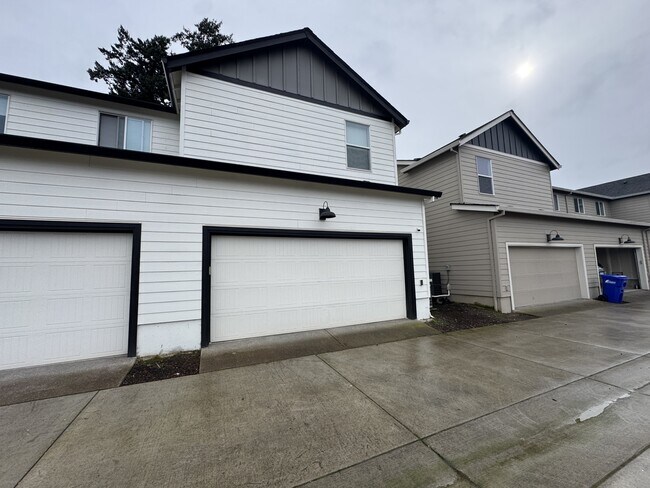 Building Photo - 935 N 19th Ave