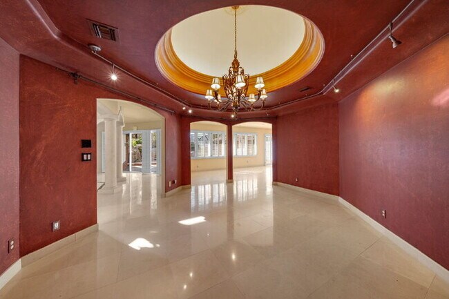Building Photo - 18714 Bernardo Trails Dr