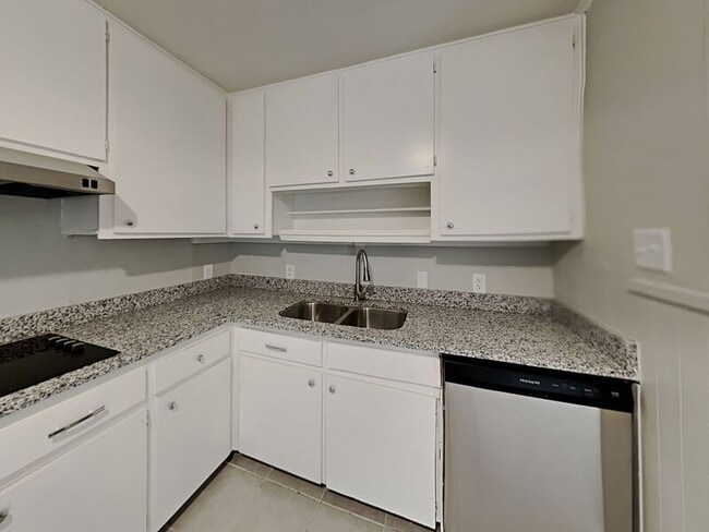 Building Photo - 4725 Dilworth Ct