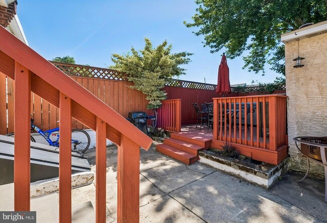 Building Photo - 357 Lemonte St