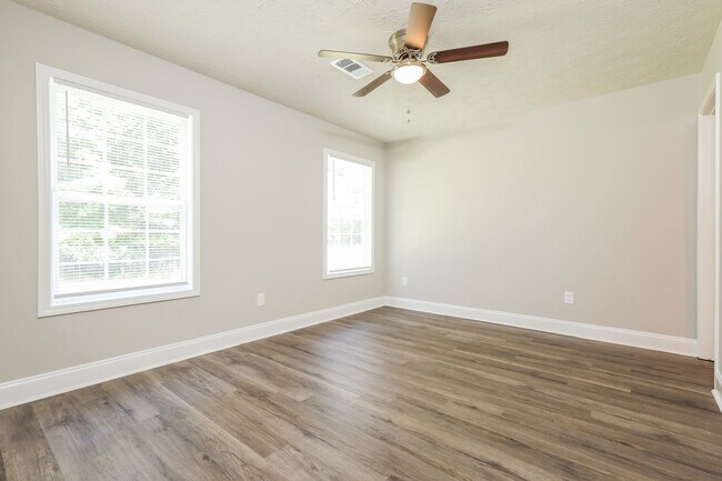 Building Photo - 812 Pine Hill Ct