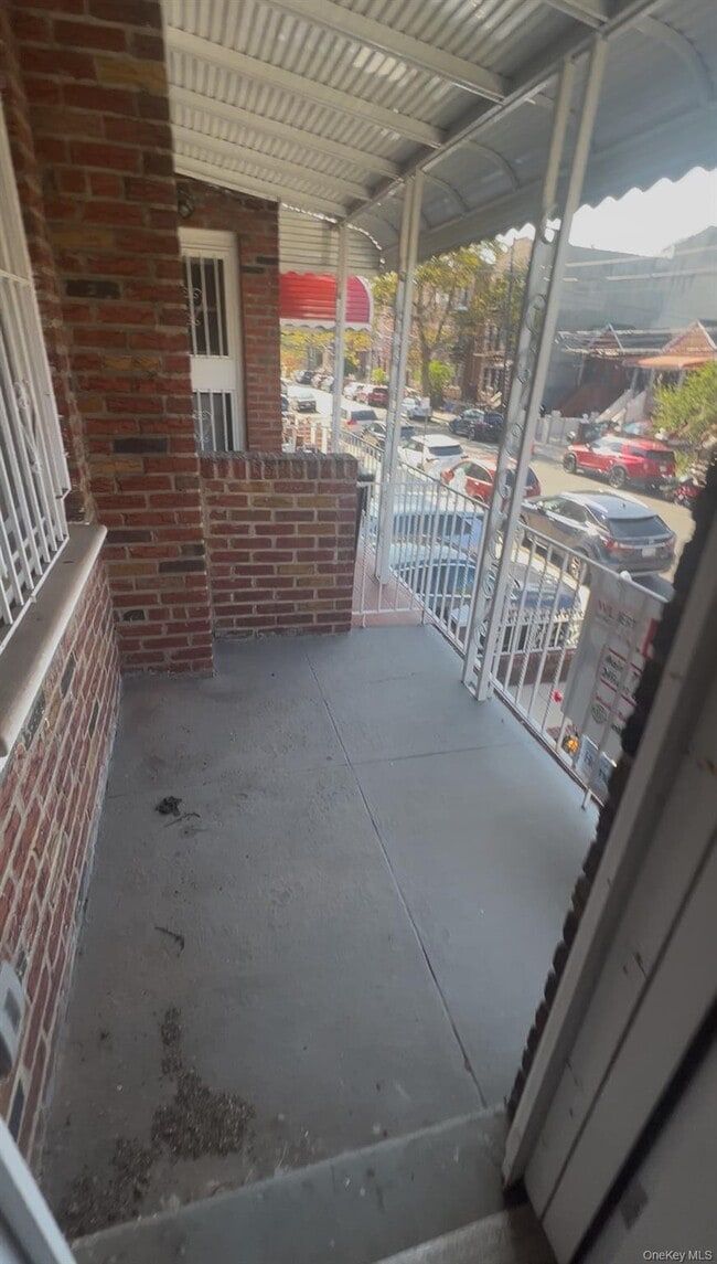 Building Photo - 609 E 96th St