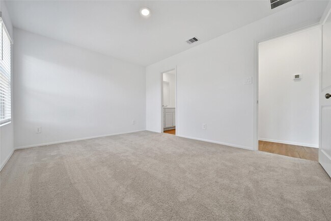 Building Photo - 17715 Grv Hl Dr