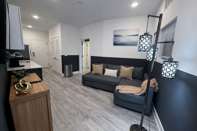 Building Photo - 1214 N American St