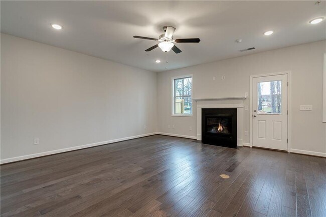 Building Photo - 1095 Lawanna Dr