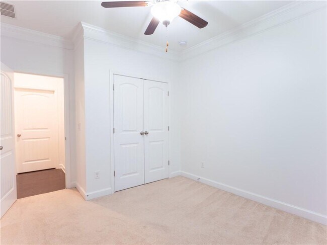 Building Photo - 4865 Alexandria Ave