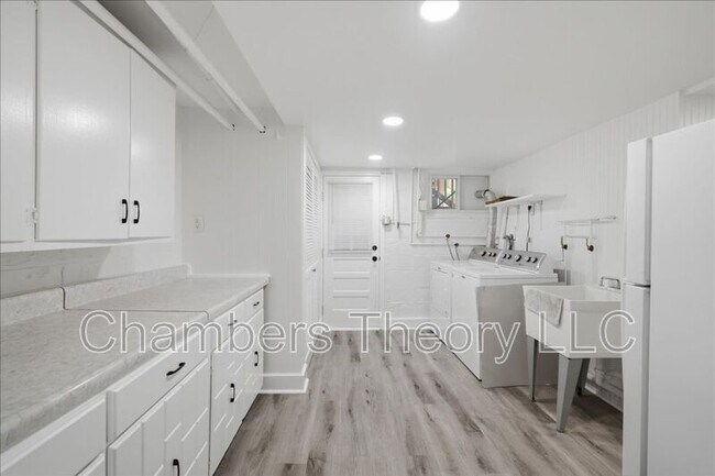 Building Photo - 2230 Observatory Pl NW