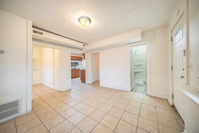 Building Photo - 401 Pauline Blvd