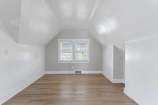 Building Photo - 1126 Cedar St